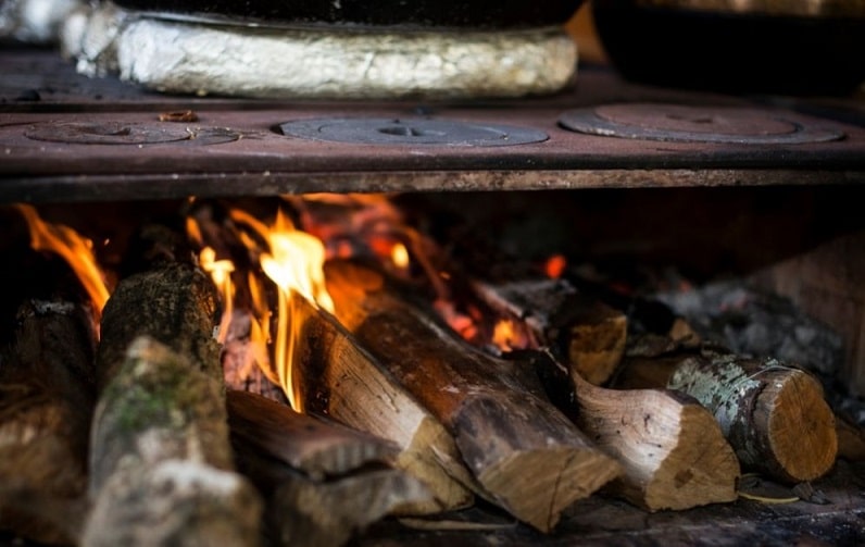 Stages of wood combustion: How does wood burn? - BuilderBold